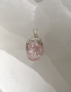 Pingente Bruto Quartzo Rosa - prata na internet