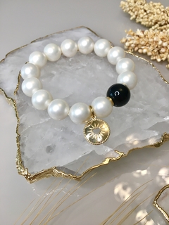 Pulseira Pérolas + Pedra Ônix - comprar online