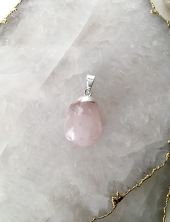 Pingente Pedra Rolada Quartzo Rosa - comprar online