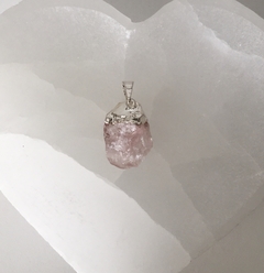 Pingente Bruto Quartzo Rosa - prata - Issa Minerais