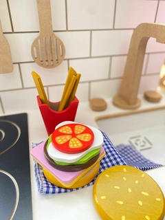 HAMBURGUESA CON PAPAS