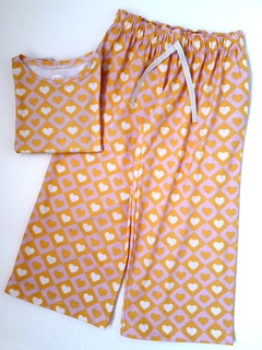 PANTALON ANCHO CORAZONES AMARILLO Y ROSA