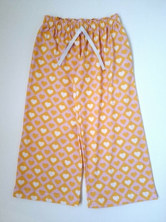 PANTALON ANCHO CORAZONES AMARILLO Y ROSA - comprar online