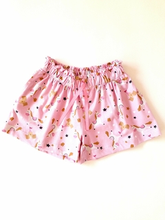 SHORT ANCHO UNICORNIOS ROSA FUCSIA