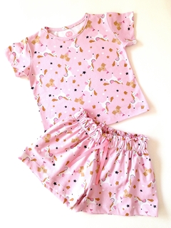 SHORT ANCHO UNICORNIOS ROSA FUCSIA en internet