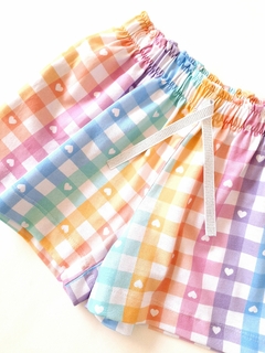 SHORT ANCHO CUADROS PASTEL en internet