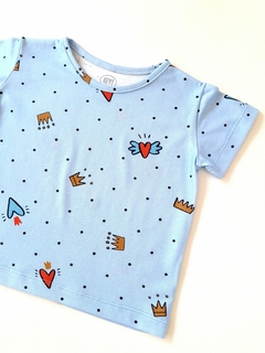 REMERA M/C CORONAS CELESTE en internet