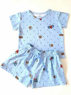 REMERA M/C CORONAS CELESTE - EY! Tienda