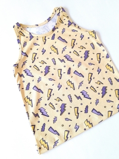 MUSCULOSA RAYOS AMARILLA en internet
