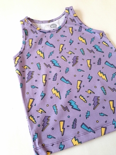 MUSCULOSA RAYOS LILA en internet