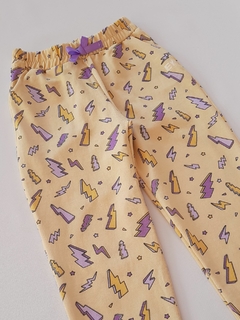 JOGGER AMARILLO RAYOS