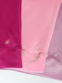 BUZO VOLADO FUCSIA PLUSH en internet