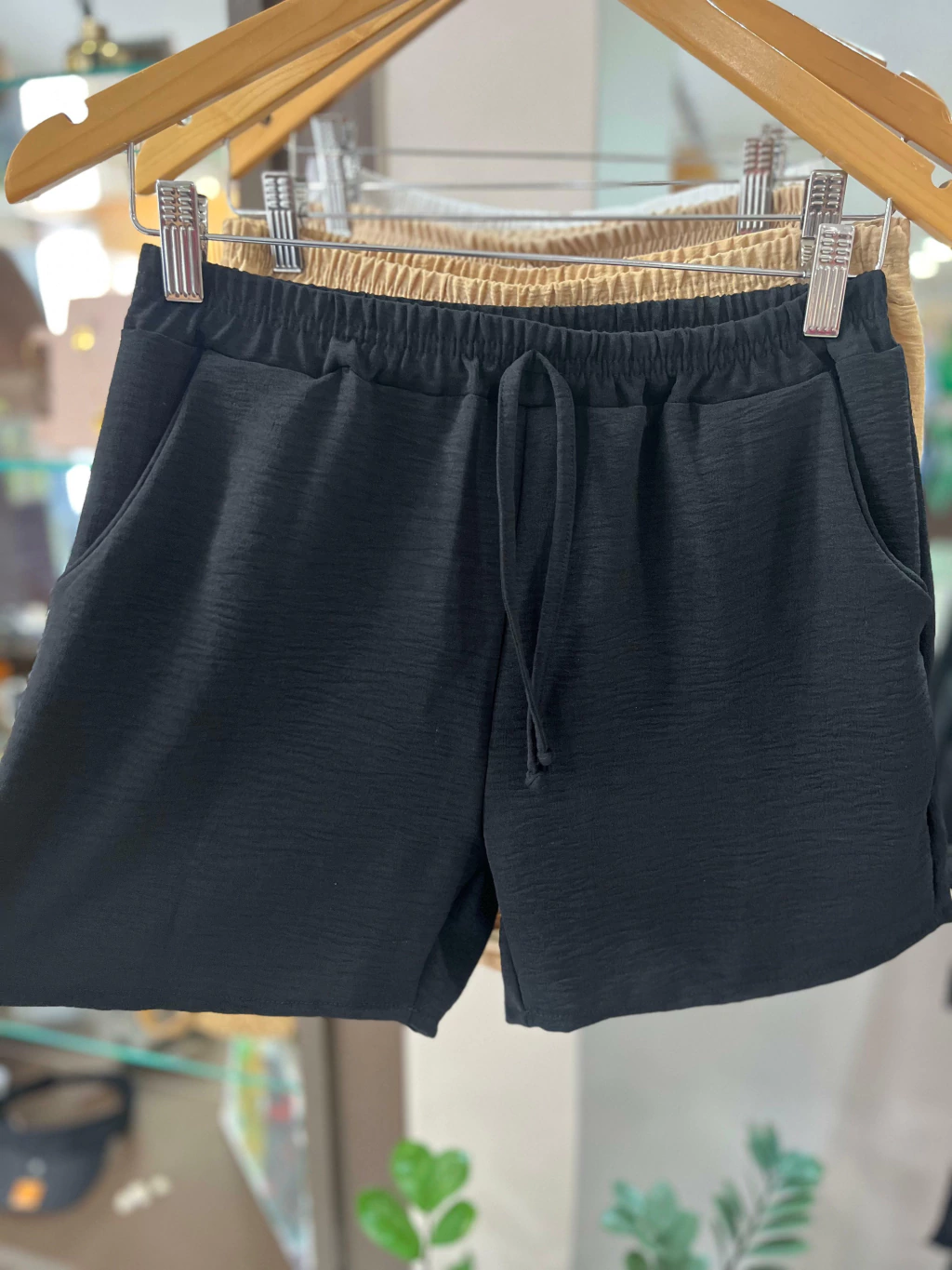 Short crepe preto