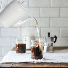Bule Café Chaleira Stand Cerâmica Branca com Tampa 1200 ml - comprar online