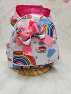 Peitoral Mochilinha Arco-Íris na internet