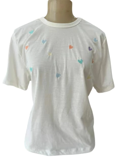 T-Shirt bordada coração - comprar online