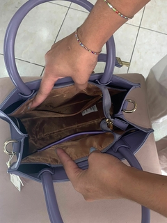bolsa lilas pavão de ouro - Vivimodas Moda Evangélica