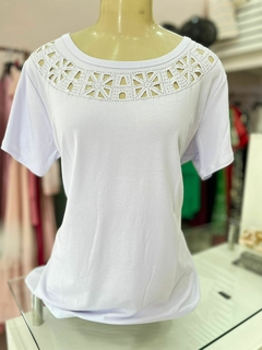 t-shirt com brilho na frente