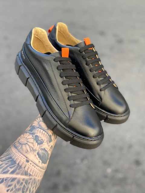 Tênis Boss Luxo Couro Importado - comprar online