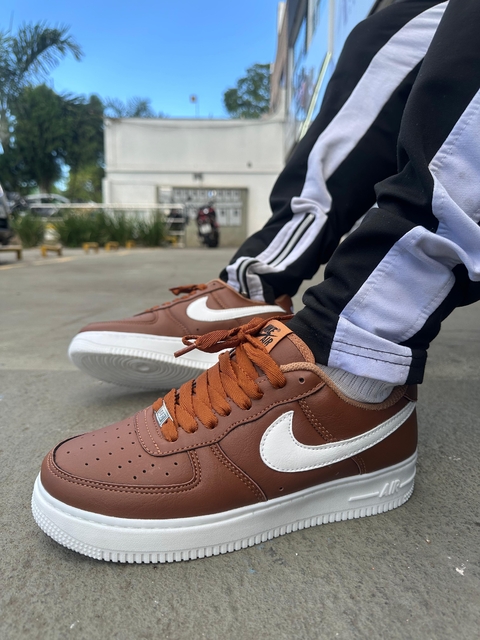 Nike AirForce Nacional 34 ao 43 Marrom.