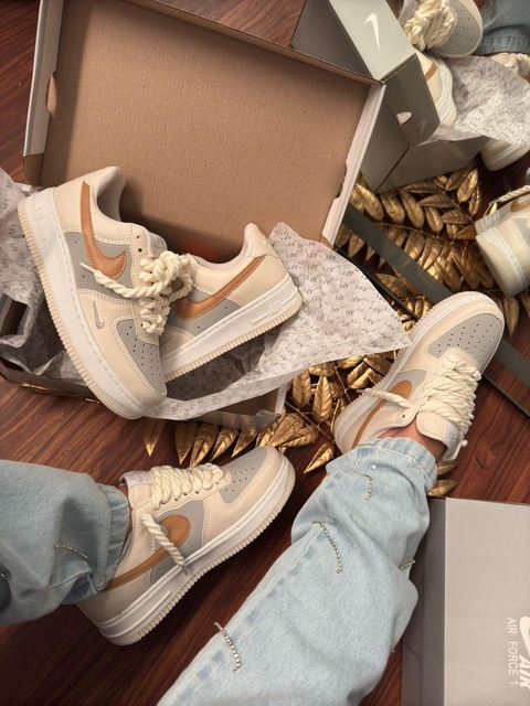 Nike AirForce Nacional 34 ao 39 Branco Bege.