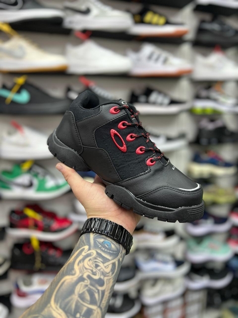 Botinha Oakley Nacional