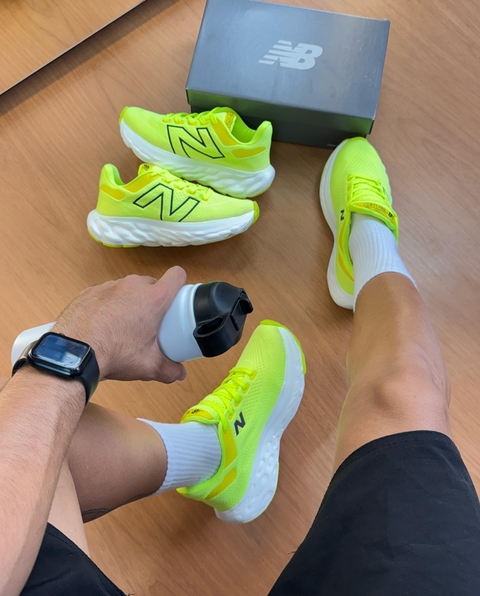 Tênis New Balance V13 Premium ACD - comprar online