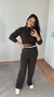Conjunto de tricô canelado calça e blusa cropped manga longa