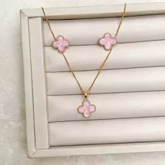 BRINCO TREVO RESINADO ROSA PEROLADO na internet