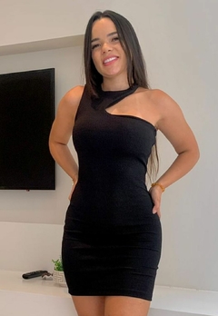 Vestido Justo Texturizado Preto com Recorte Assimétrico - Multmix