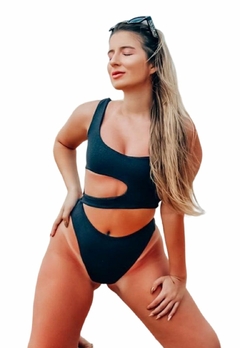 Maiô Feminino Com Recortes Na Lateral Vazado Moda Praia Verão Sem Bojo Liso