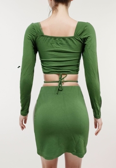 Conjunto Feminino Com Bojo Manga Longa e Saia Curta