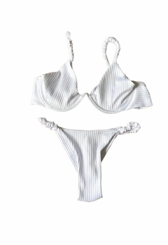 Biquíni Feminino Aro Sem Bojo Alça Frufru e Calcinha Fio Duplo Lateral em FruFru - Multmix