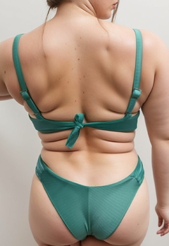 Biquíni Feminino Plus Size de Aro Sem Bojo Com Calcinha BomBom e Fio Duplo Texturizado na internet