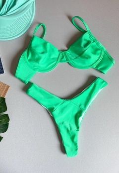 Imagem do Biquíni Feminino Liso Sutiã Aro Sem Bojo Calcinha Asa Delta