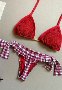 Biquíni Feminino Cortininha Com Calcinha com Babadinho, Fio Dental e Amarra Lateral