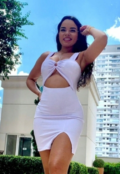 Vestido Feminino Modelo Regatinha Com Bojo Modelo Curto Com Corte na Coxa na internet