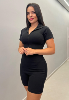 Macacão Texturizado Curto Feminino com Zíper Frontal - comprar online