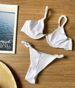 Biquíni Feminino Aro Sem Bojo Alça Frufru e Calcinha Fio Duplo Lateral em FruFru - comprar online