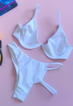 Biquíni Feminino Aro V Invertido sem Bojo com Calcinha Fio Duplo e Tira Lateral na internet