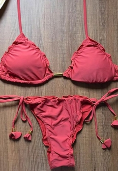 Biquíni Feminino Cortininha Liso com Calcinha Empina Bumbum e Amarra Lateral na internet