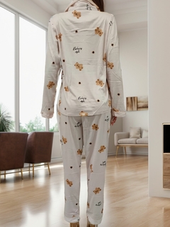 Imagem do Pijama Americano Feminino Com Botões, Mangas e Calça Comprida
