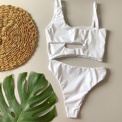 Maiô Feminino Com Recortes Na Lateral Vazado Moda Praia Verão Sem Bojo Liso - loja online