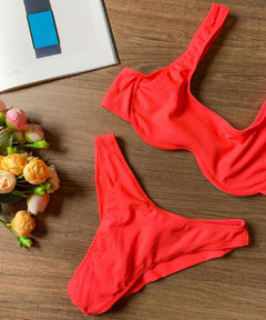 Biquíni Feminino Canelado Aro Sem Bojo Calcinha Fio Duplo e Asa Delta - comprar online