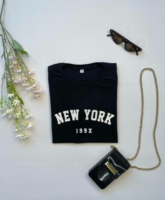 T-Shirt New York 199X - Preto (Alto Relevo) - comprar online