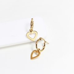 Argollas doradas con dijes calados - comprar online