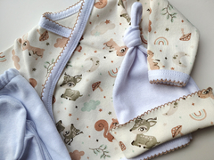 Ajuar de nacimiento con terminación en picot. Conjunto de 3 piezas: bata, rana y gorrito - tienda online