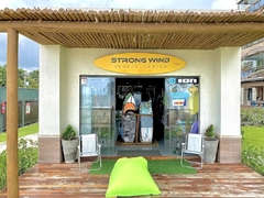 Guarde seu kite com segurança na Guarderia Strong Wind Sports Center localizada no Wai Wai Cumbuco 