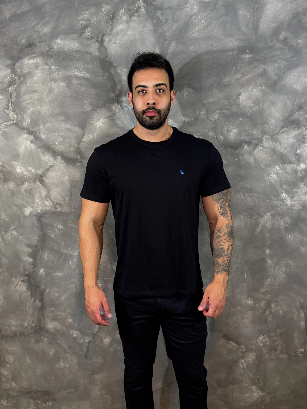 Camiseta Reserva Preta Logo multicor