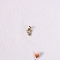 Pingente Mini Inicial V com Zircônias Micro em Ouro 18k